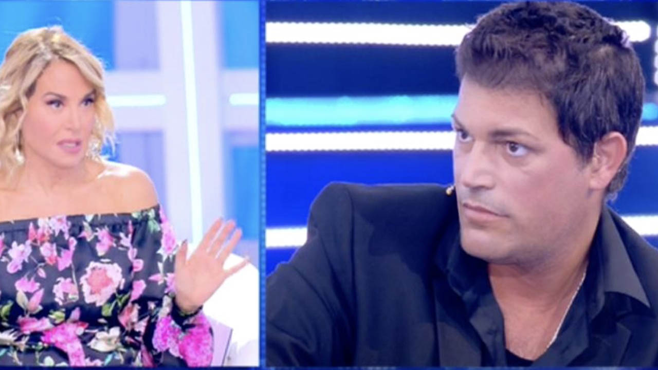 Francesco Mango révèle à Barbara d'Urso : "Je suis bisexuel, ma femme le sait"