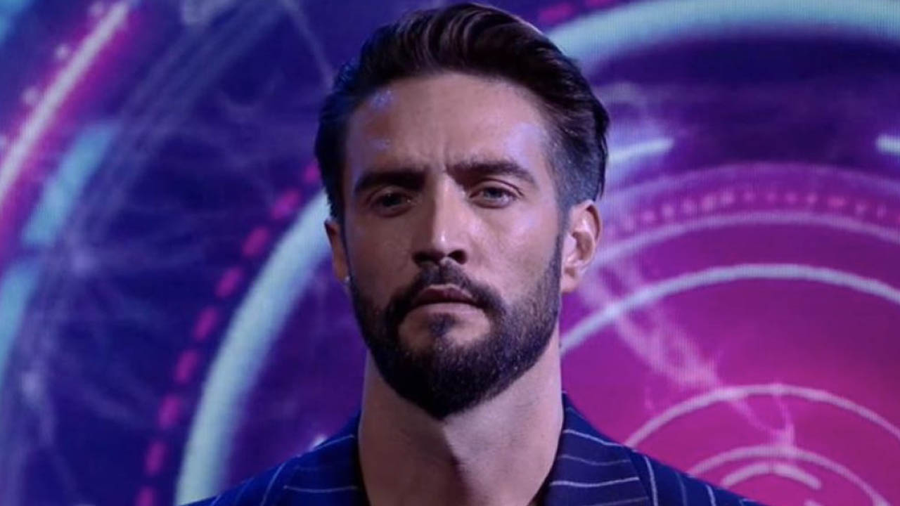 Alex Belli évoqué au GF Vip 7, un gieffino se moque de lui, un avoue : "Belle et sensuelle"