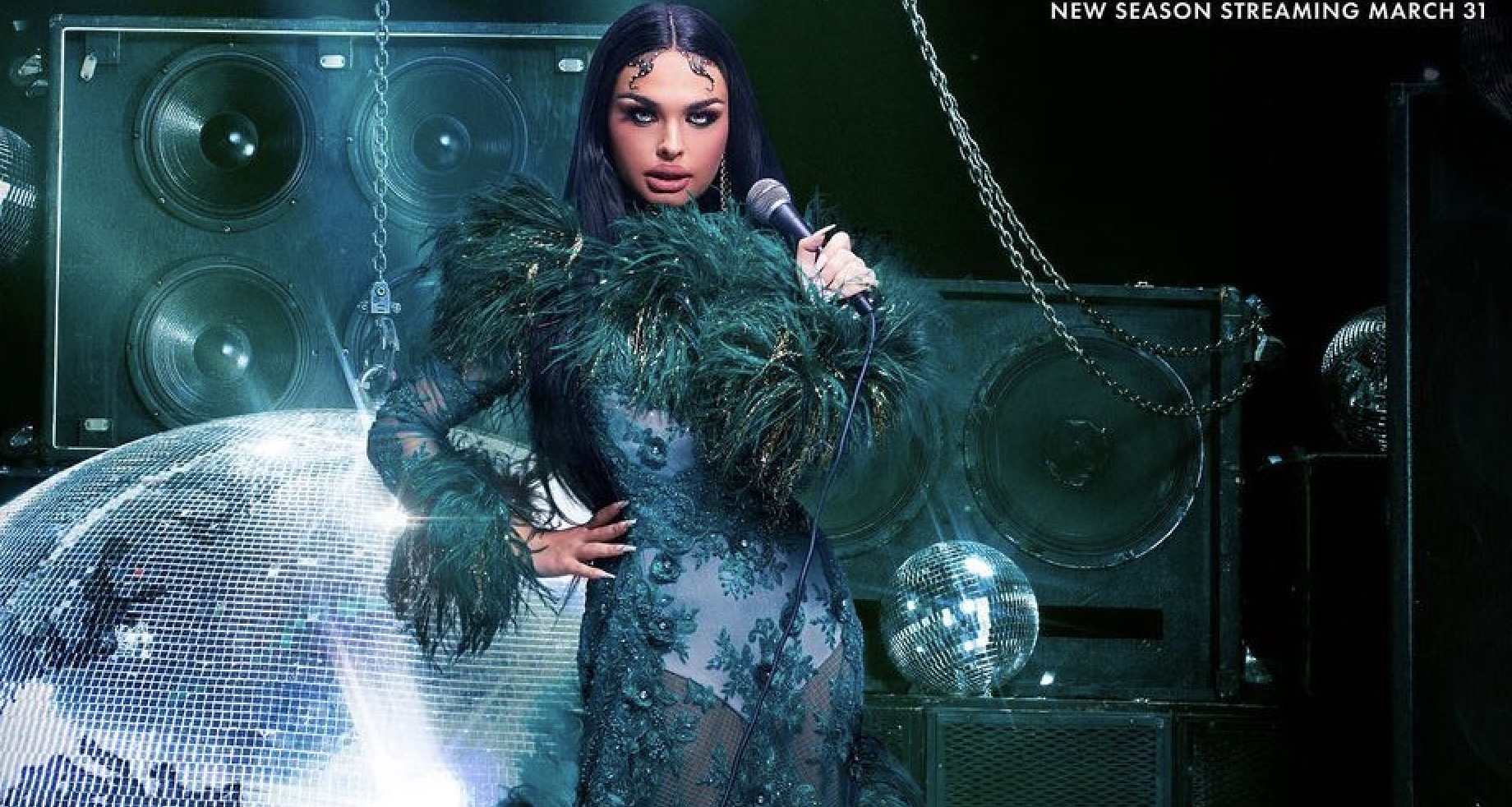 Aura Eternal de Drag Race Italia s'envole pour l'Amérique pour participer à l'émission de téléréalité Queen Of The Universe