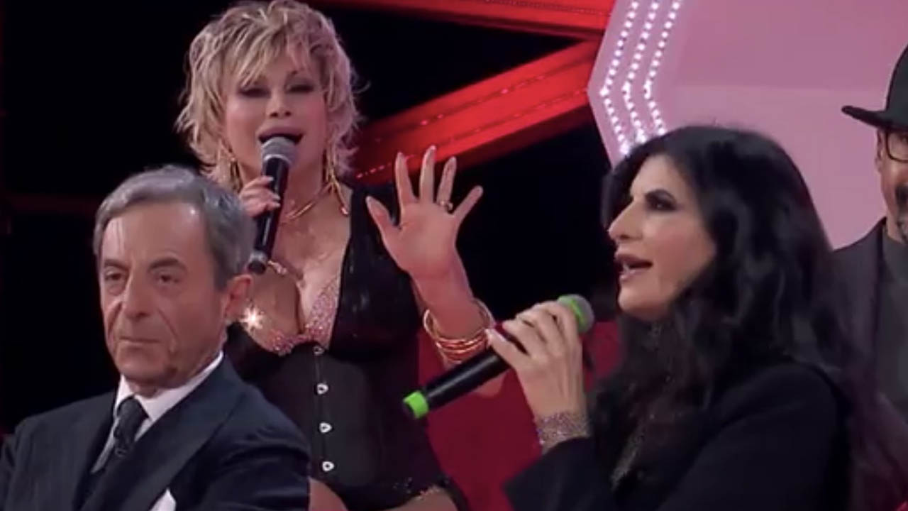 Carmen Russo et Pamela Prati se sont tabassées : "Il ment !"