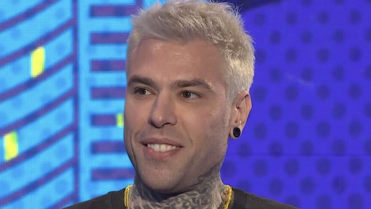 Fedez échappe aux journalistes et ne se présente pas à la présentation de LOL