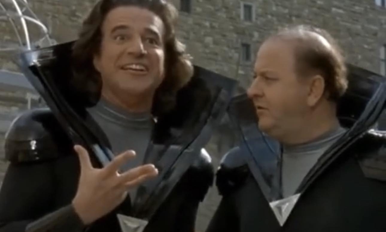 Boldi et De Sica, l'un de leurs films de 1996 où ils voyagent dans le temps devient viral : c'est ainsi qu'ils ont imaginé 2023