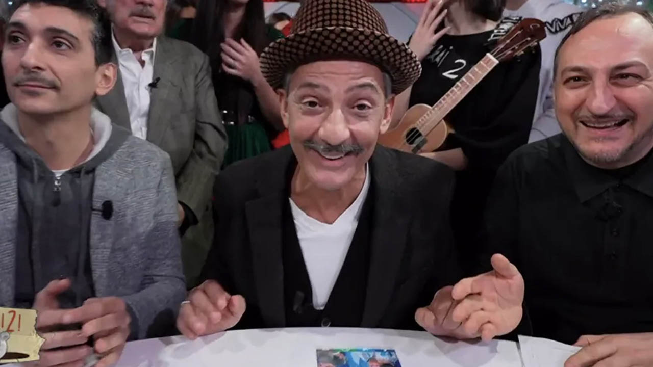 Un célèbre chanteur refuse l'invitation de Fiorello à Viva Rai 2