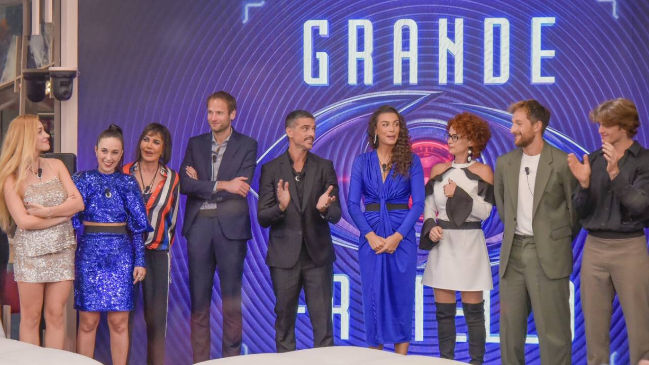 Célèbre chanteur cité chez GF, confession dans la maison : "Il était amoureux"
