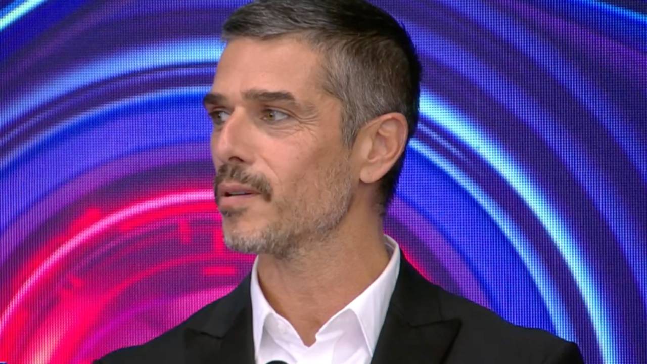 Varrese, trompé, se vante : « Je suis à égalité avec Bea au vote télé, je la battrai la prochaine fois !  Le public m’aime”