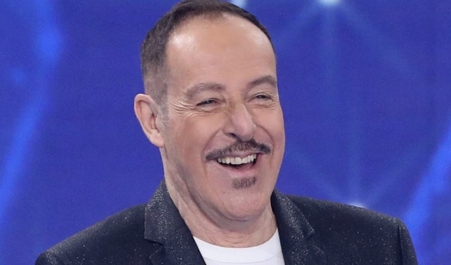 Massimo López contre le titre du journal qui le définit comme "hétéro"