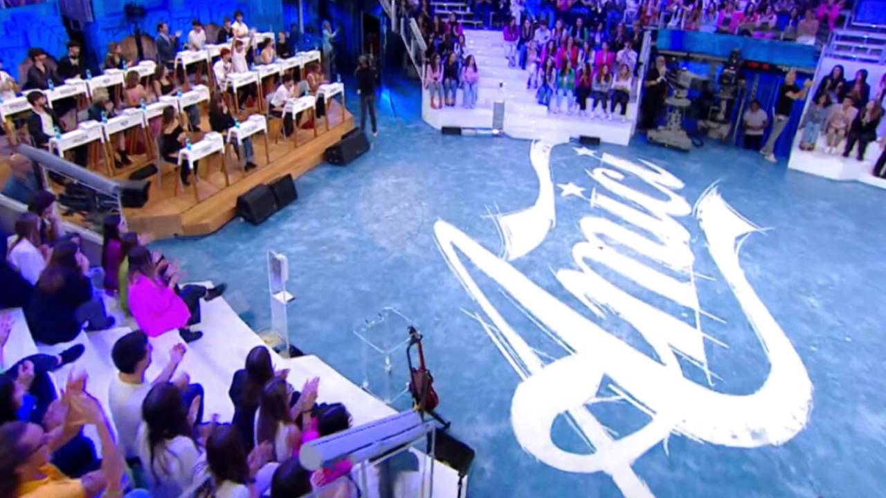 Retour d'une danseuse bien-aimée d'Amici en tant que professionnelle du programme