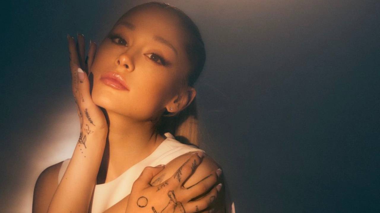 Ariana Grande se précipite pour sauver la pop avec le nouveau single Yes and ?