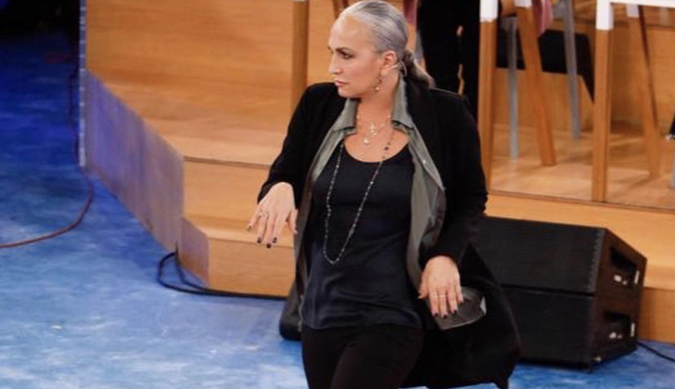 La dame du public crie contre Celentano, Maria intervient : avant-premières d'Amici