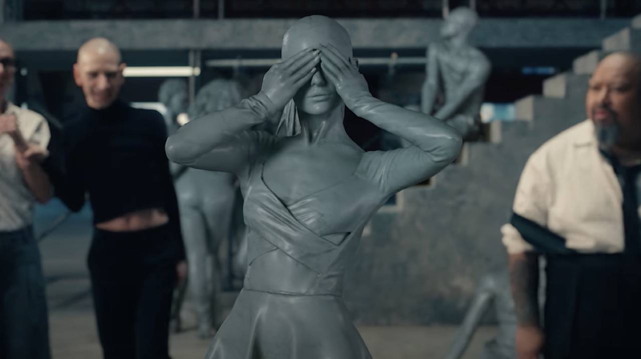 Oui et?  voici la nouvelle vidéo d'Ariana Grande