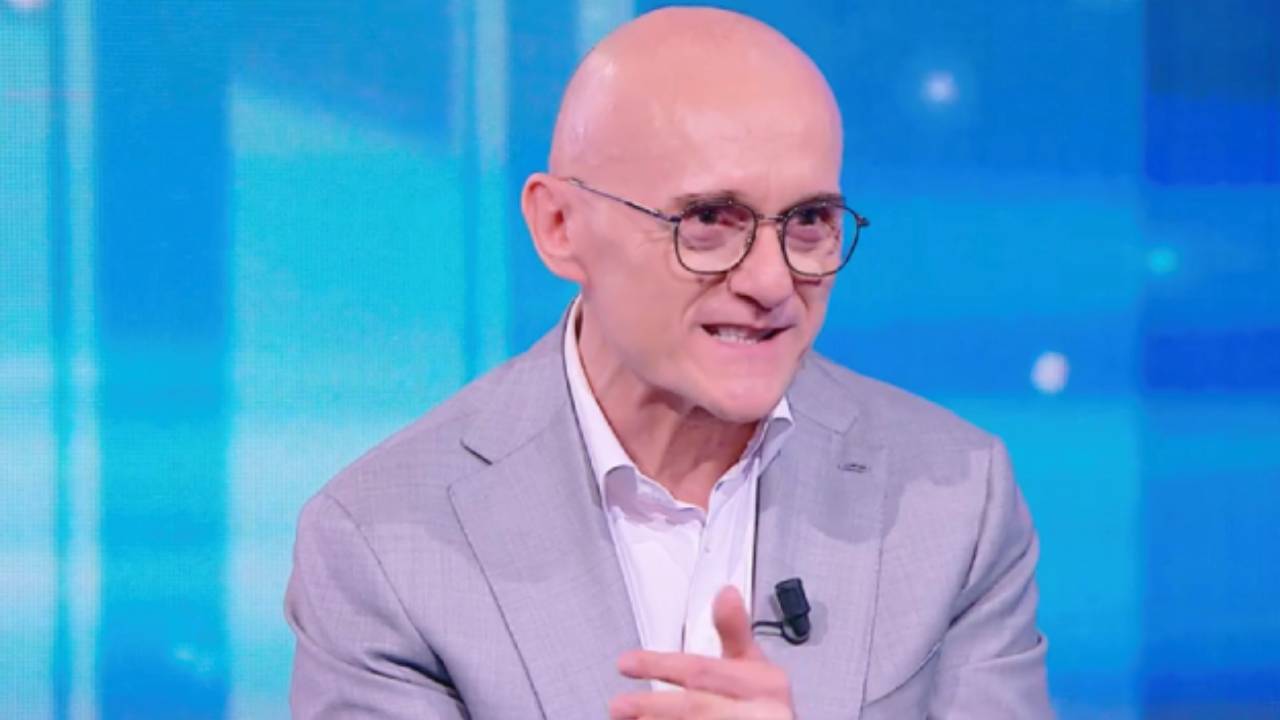 Alfonso Signorini critique les propos d'un gieffino : "J'avais envie de rire"