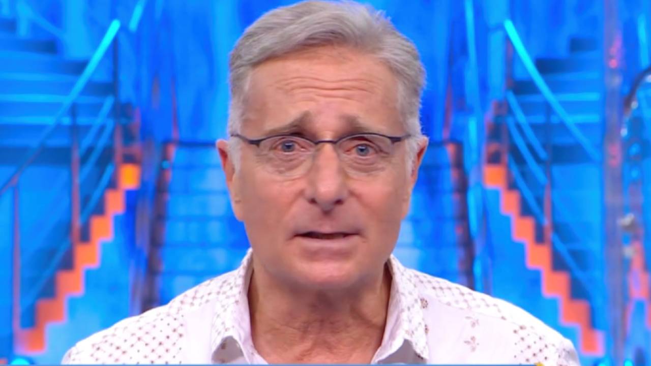 Bonolis dit au revoir à Ciao Darwin et est ému lors de la finale : « C'est la dernière »