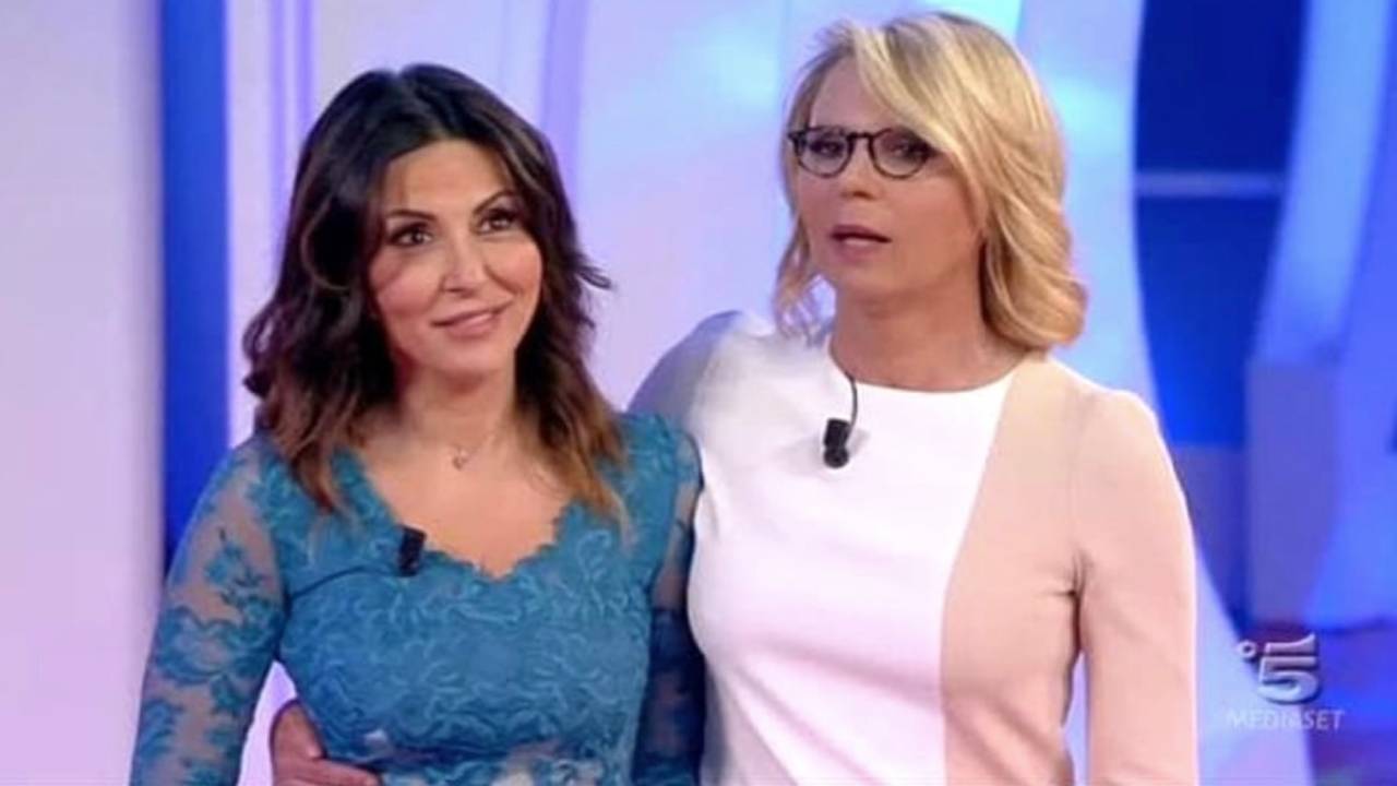 De Filippi ferait Sanremo avec Ferilli : le nouveau commentaire de Sabrina sur le Festival