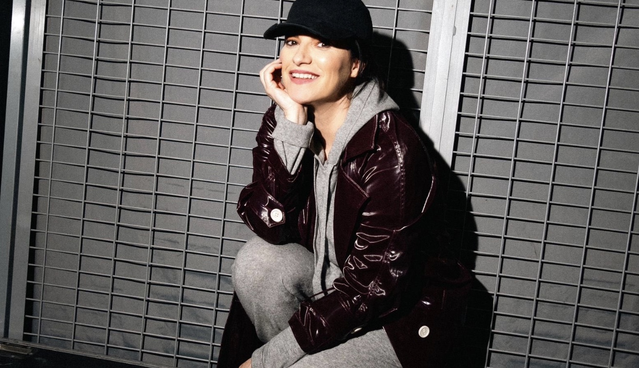 Il tire 17 coups de feu parce qu'on ne le laisse pas entrer au concert de Laura Pausini : le commentaire de la chanteuse