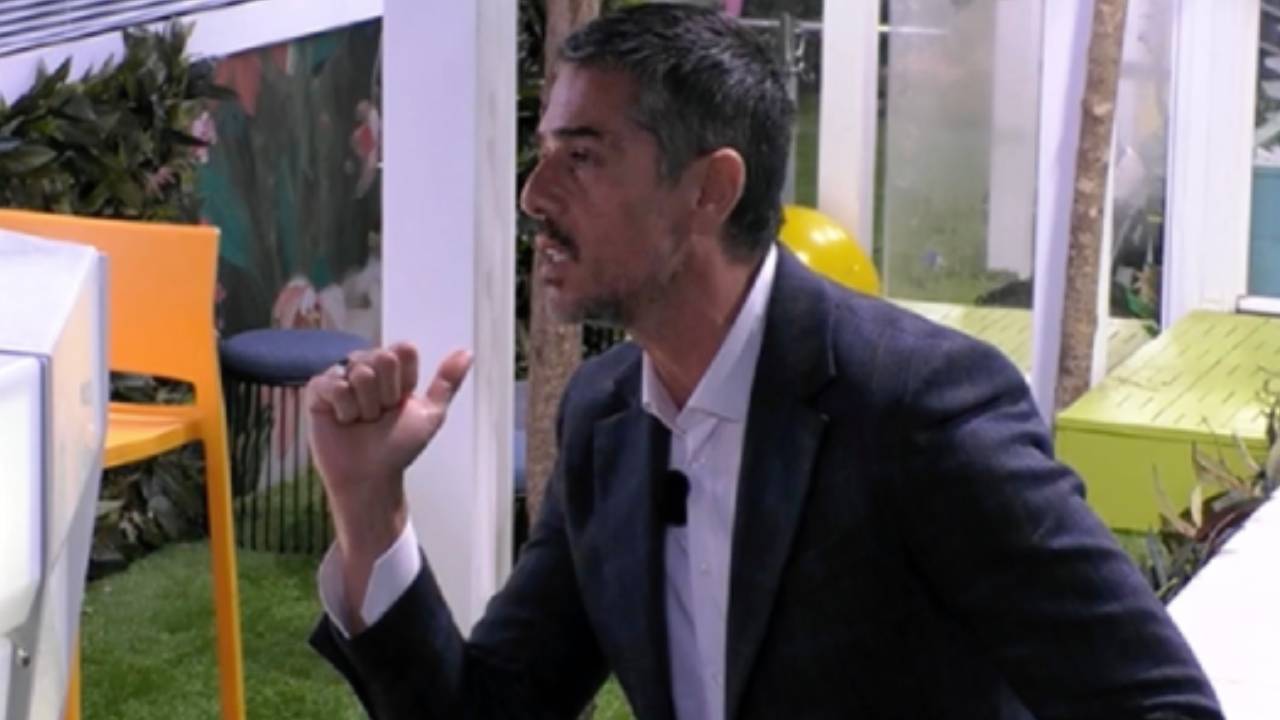 Protestation de Varrese après l'épisode : « Faux et mauvais !  Voici ce que je vais faire."