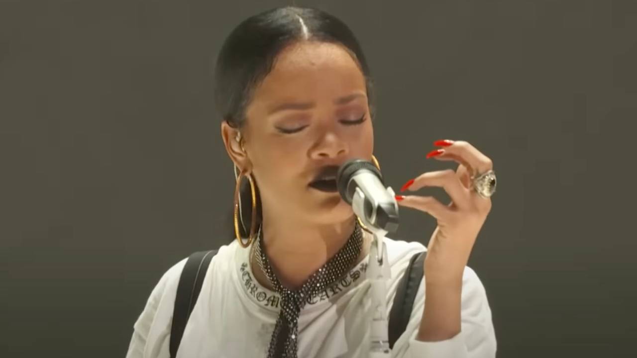 Rihanna revient sur scène : mini concert lors d'un mariage