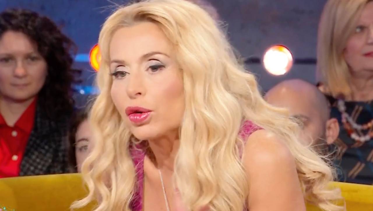Valeria Marini : « Je voudrais Sanremo 2025 comme chanteuse concurrente »