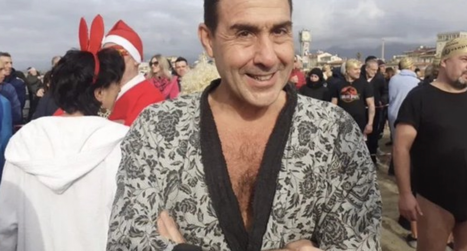 Mengoni avec la jupe, Vannacci se moque de lui : "Rire sous sa moustache, c'est une imposition"