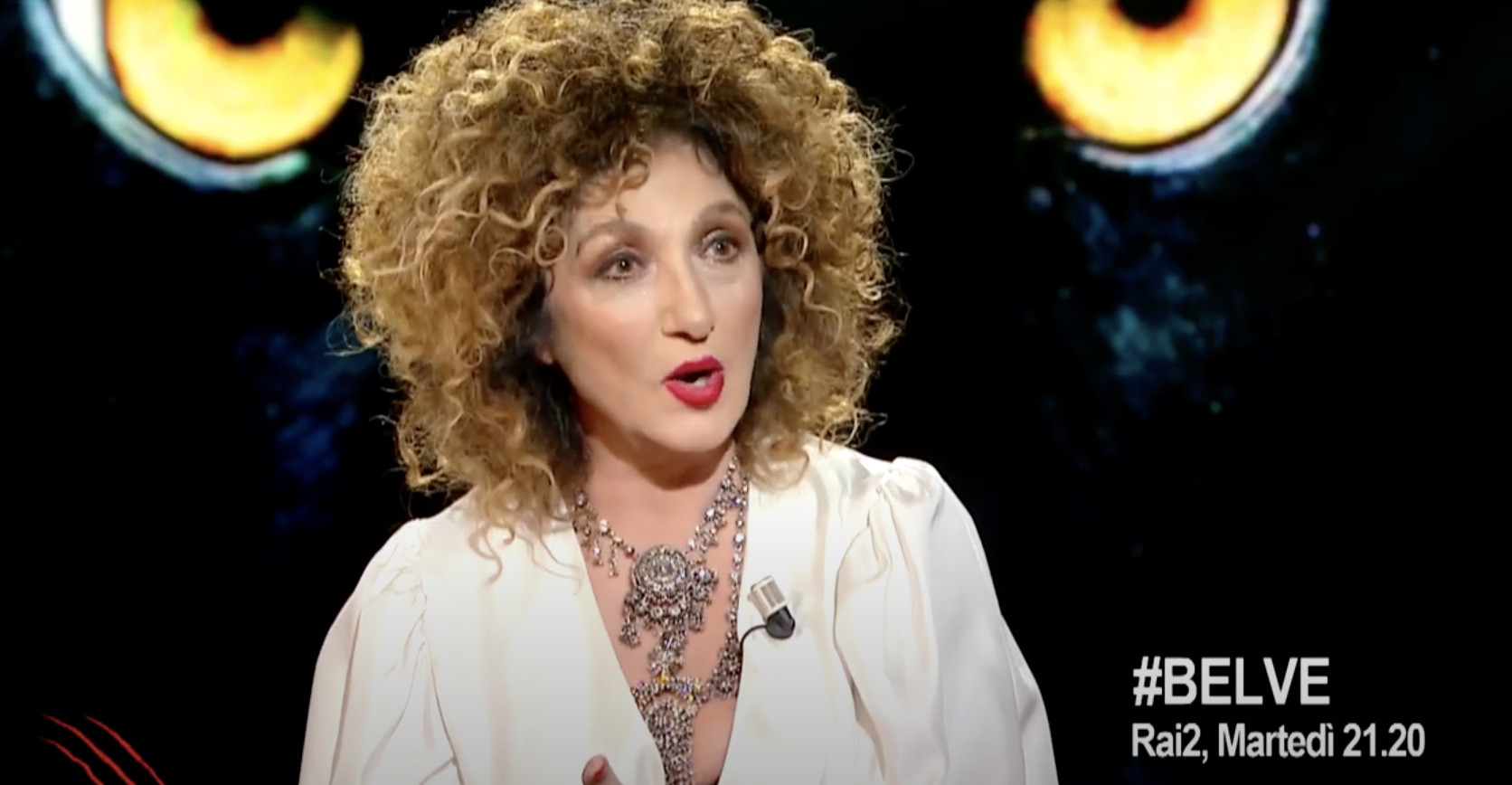 Marcella Bella se considère comme une icône gay, mais Francesca Fagnani la met en difficulté