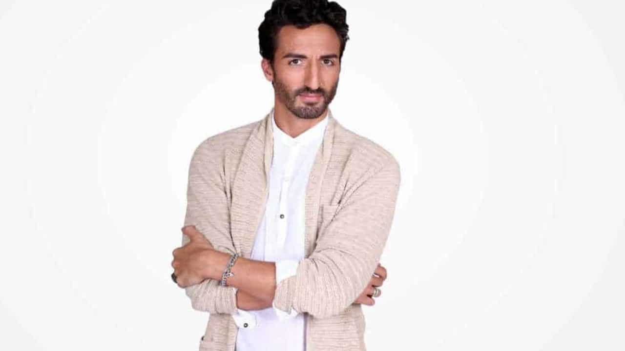 Samuel Peron se rend au Verissimo avant L'Isola dei Famosi : « Ils pensaient que j'étais gay » Samuel Peron : « Ils pensaient que j'étais gay, j'ai été victime d'intimidation quand j'étais enfant »