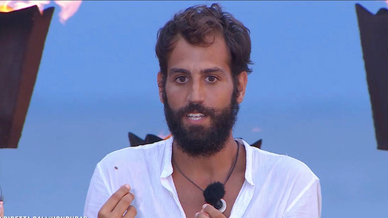 Aras explique son faux pas sur L'Isola dei Famosi et révèle le mauvais souvenir