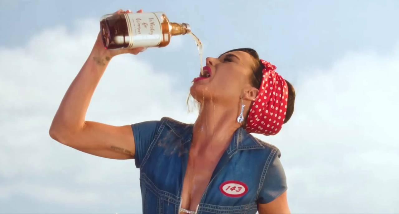 Katy Perry, voici l'aperçu de la vidéo Woman's World