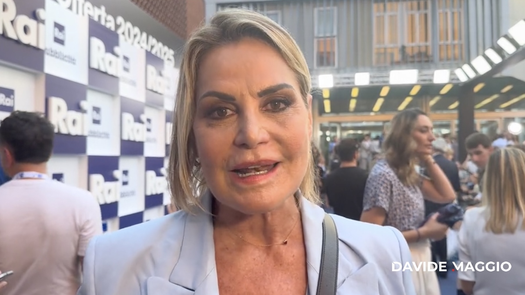 Simona Ventura dirige un jeu d'aventure sur Rai2, puis se souvient d'Agon Channel