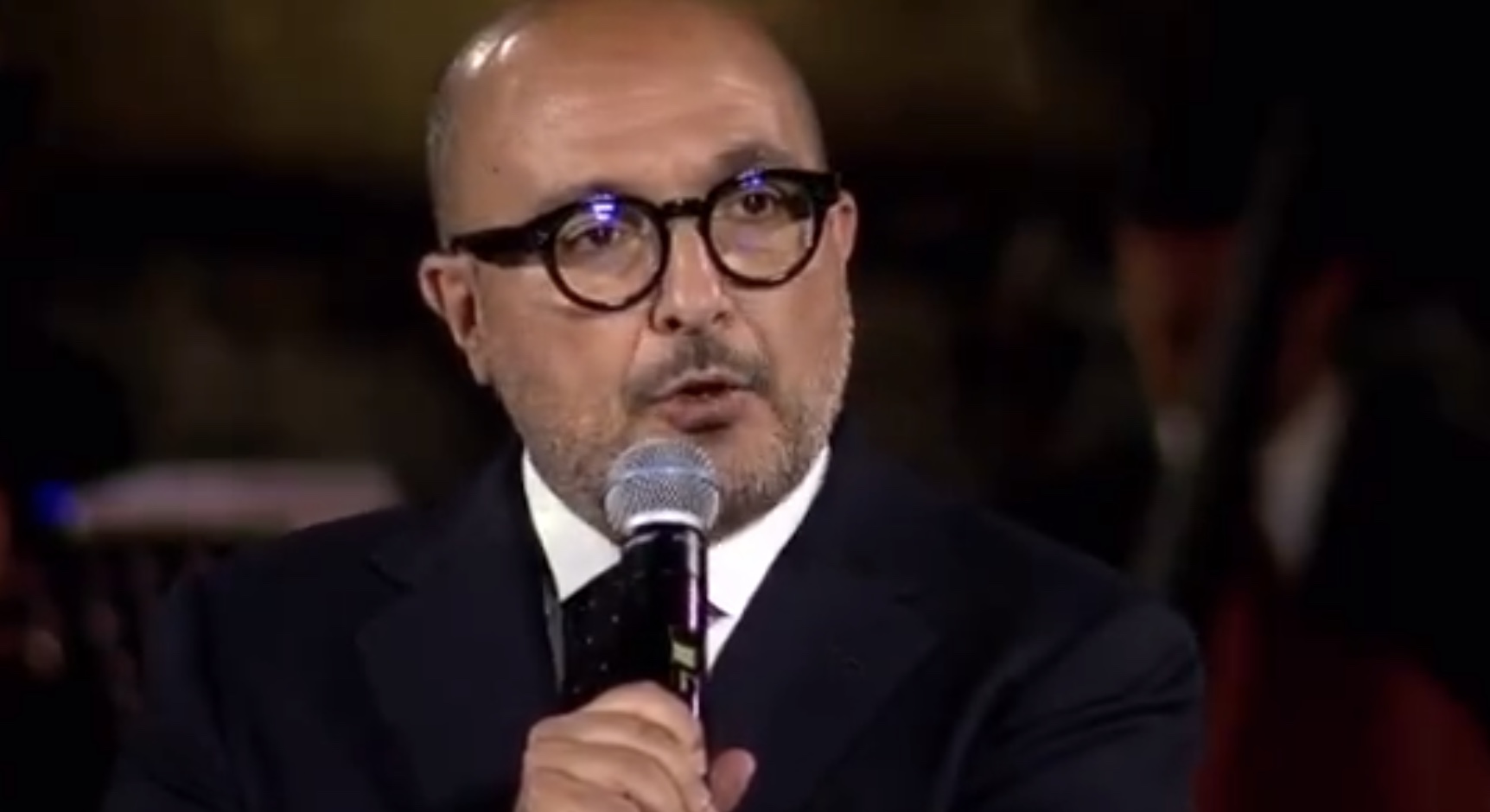 Huées pour le ministre Sangiuliano, mais cette partie n'est pas diffusée sur Rai1 : la réponse de la Rai