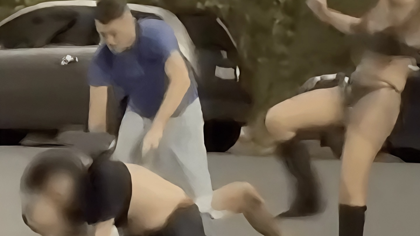 « Regardez ces fr**s », insultes homophobes envers le couple agressé à Rome.  Les avocats des deux garçons parlent
